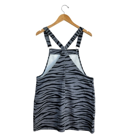 Material Girl Animal Print Mini Skirt Overalls Grey Black Large Juniors Casual - Picture 3 of 10